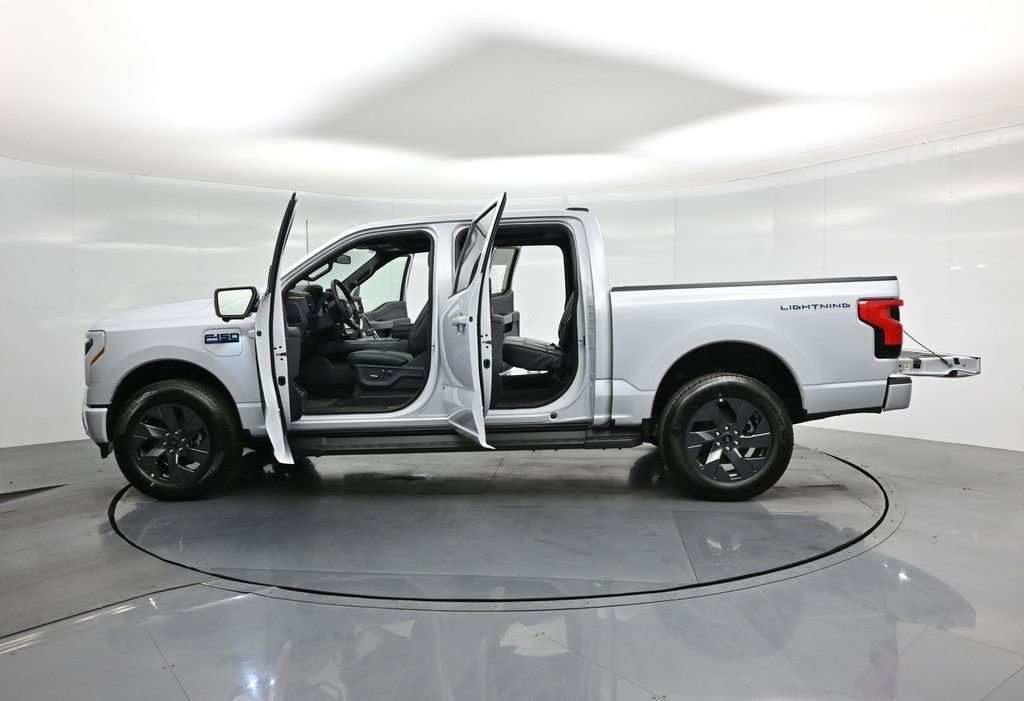 New 2025 Ford F150 Lightning Lariat image 35