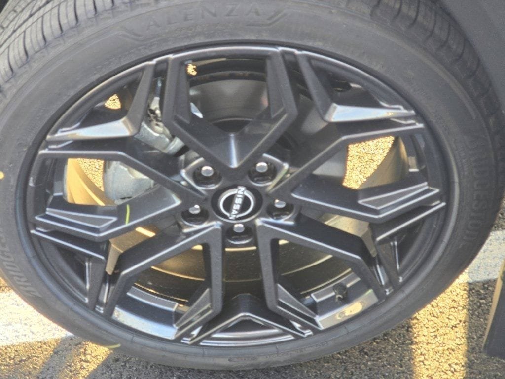 New 2026 Nissan Kicks SR w/ Cold Weather Package AWD/4WD image 18