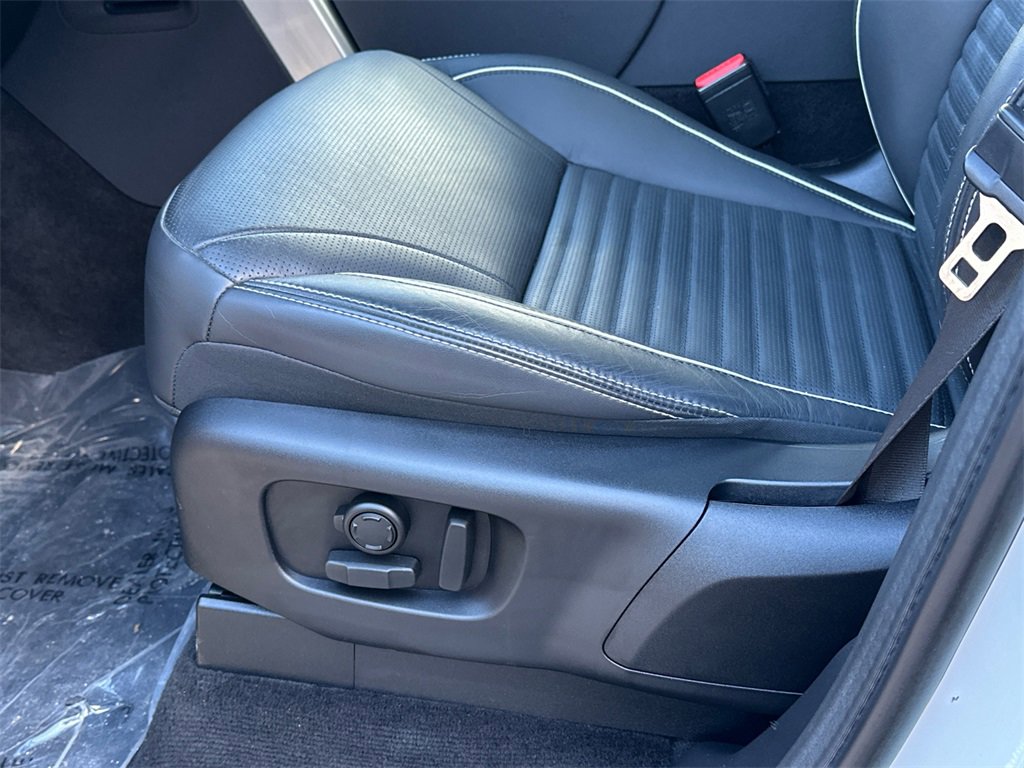 Used 2023 Land Rover Discovery Metropolitan Edition image 20