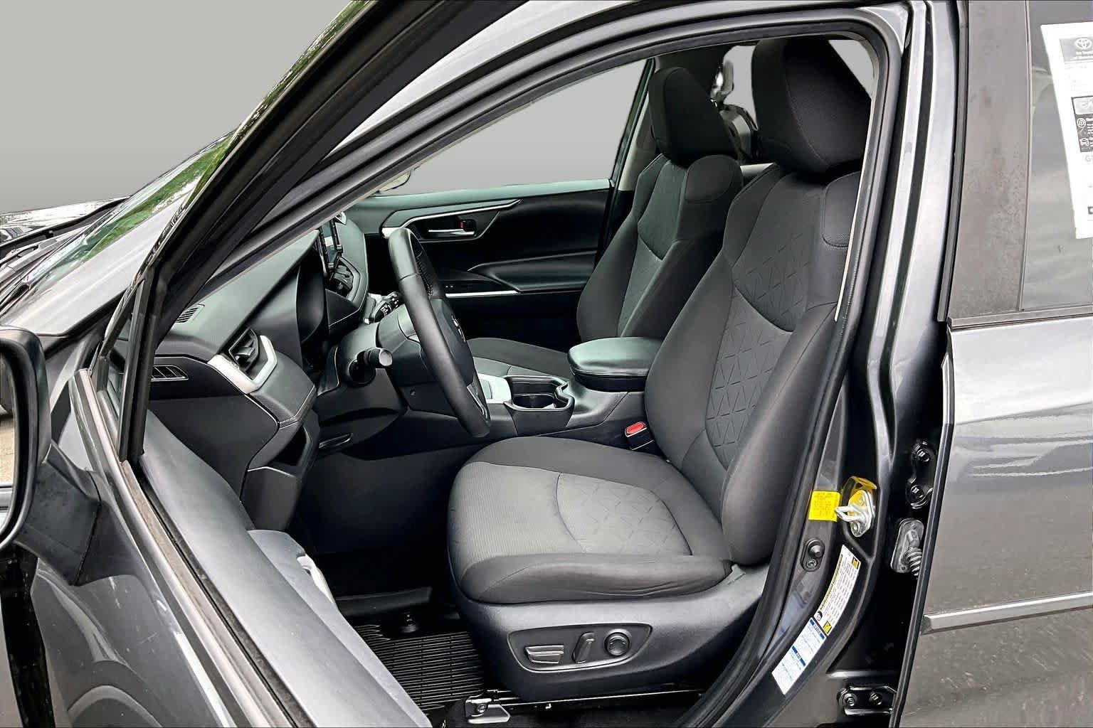 Certified 2021 Toyota RAV4 XLE w/ Convenience Package AWD/4WD image 9