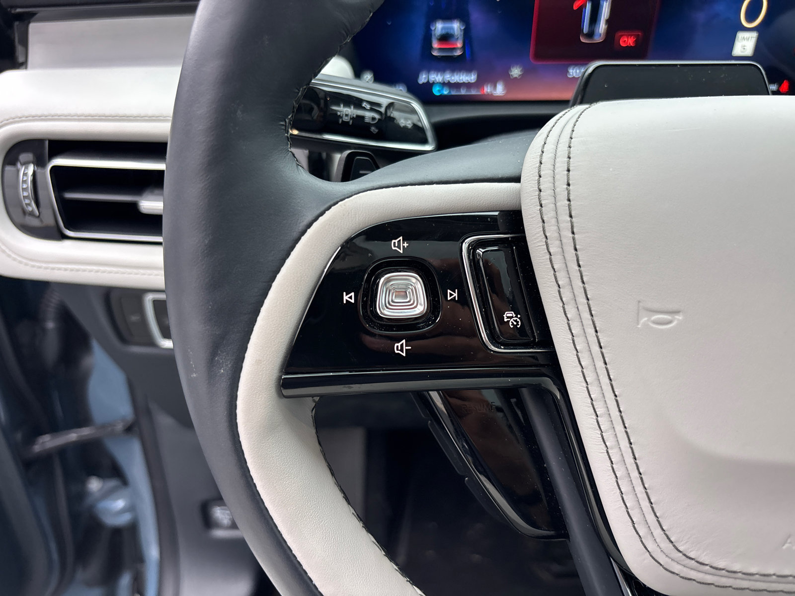 New 2026 Lincoln Aviator Reserve AWD/4WD image 17