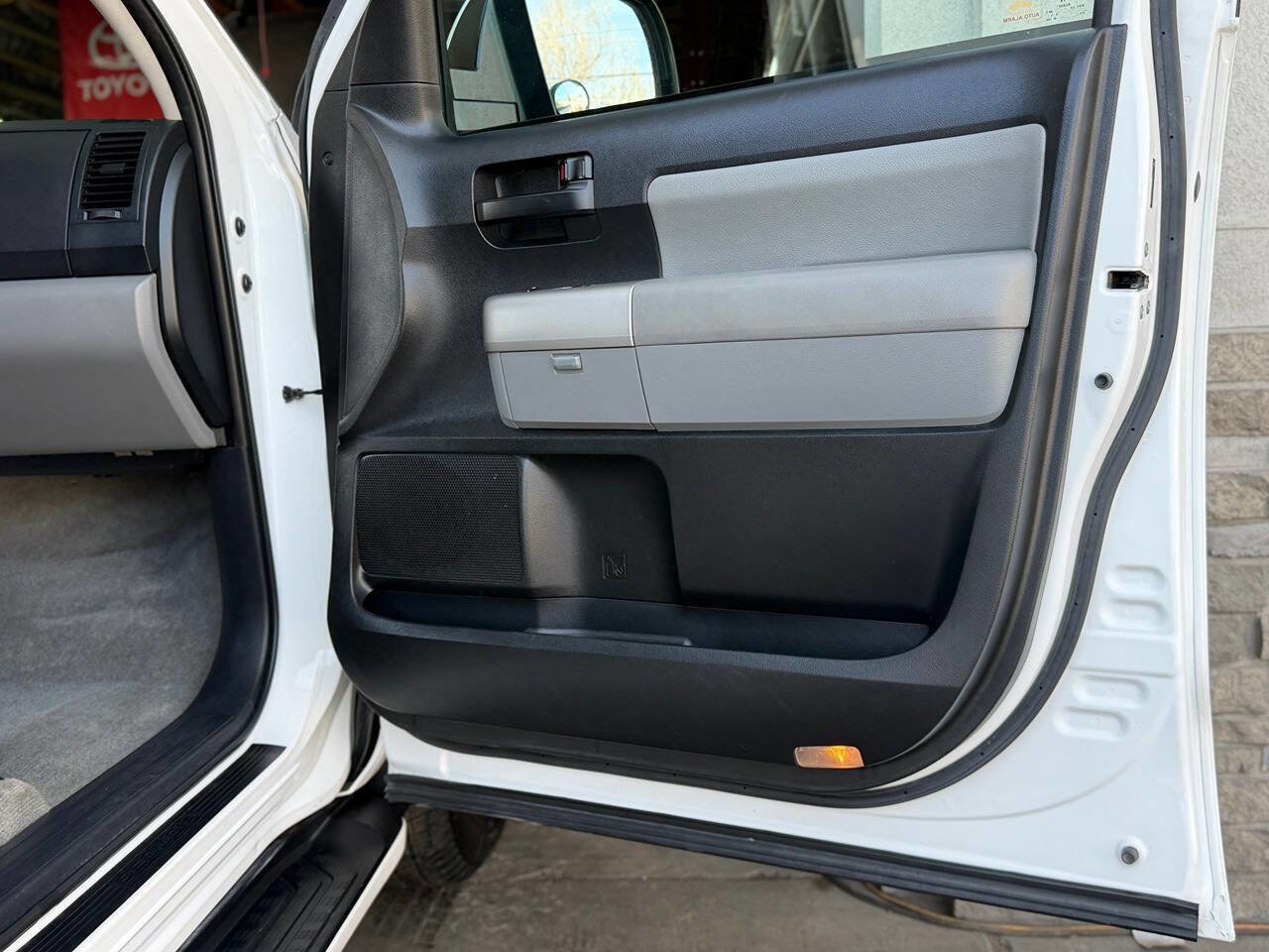 Used 2008 Toyota Sequoia SR5 image 59