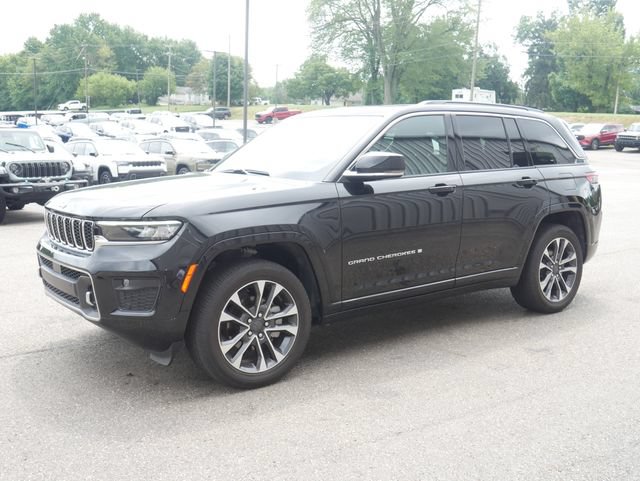 Used 2025 Jeep Grand Cherokee Overland w/ Luxury Tech Group IV AWD/4WD image 11