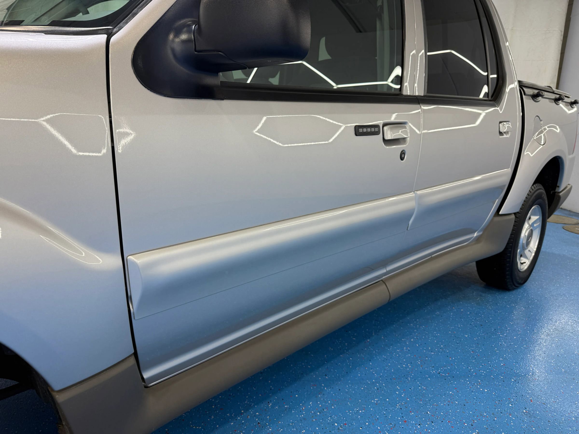 Used 2003 Ford Explorer Sport Trac XLT image 13