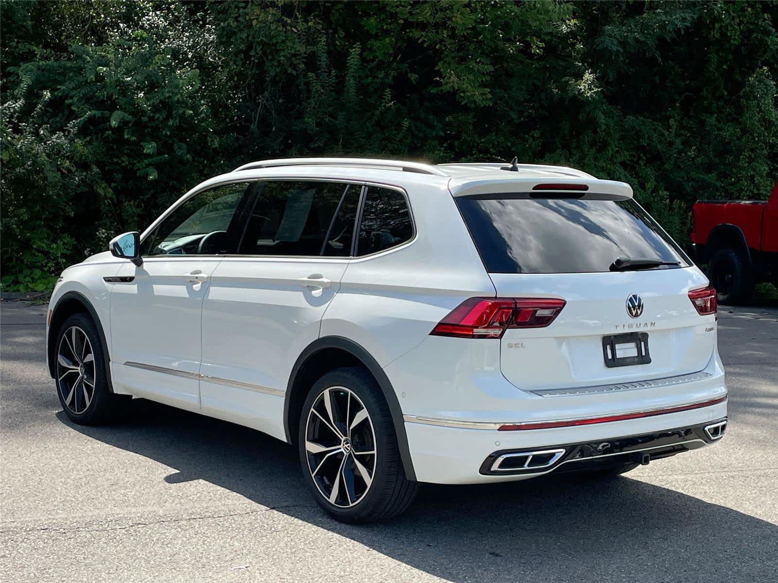 Used 2022 Volkswagen Tiguan SEL R-Line AWD/4WD image 3
