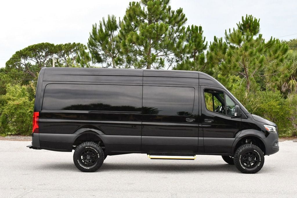 Used 2024 Mercedes-Benz Sprinter 2500 image 8