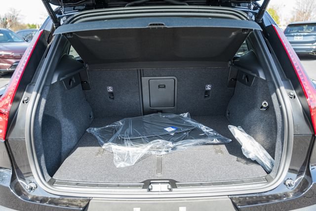 New 2026 Volvo XC40 B5 Plus w/ Climate Package AWD/4WD image 10