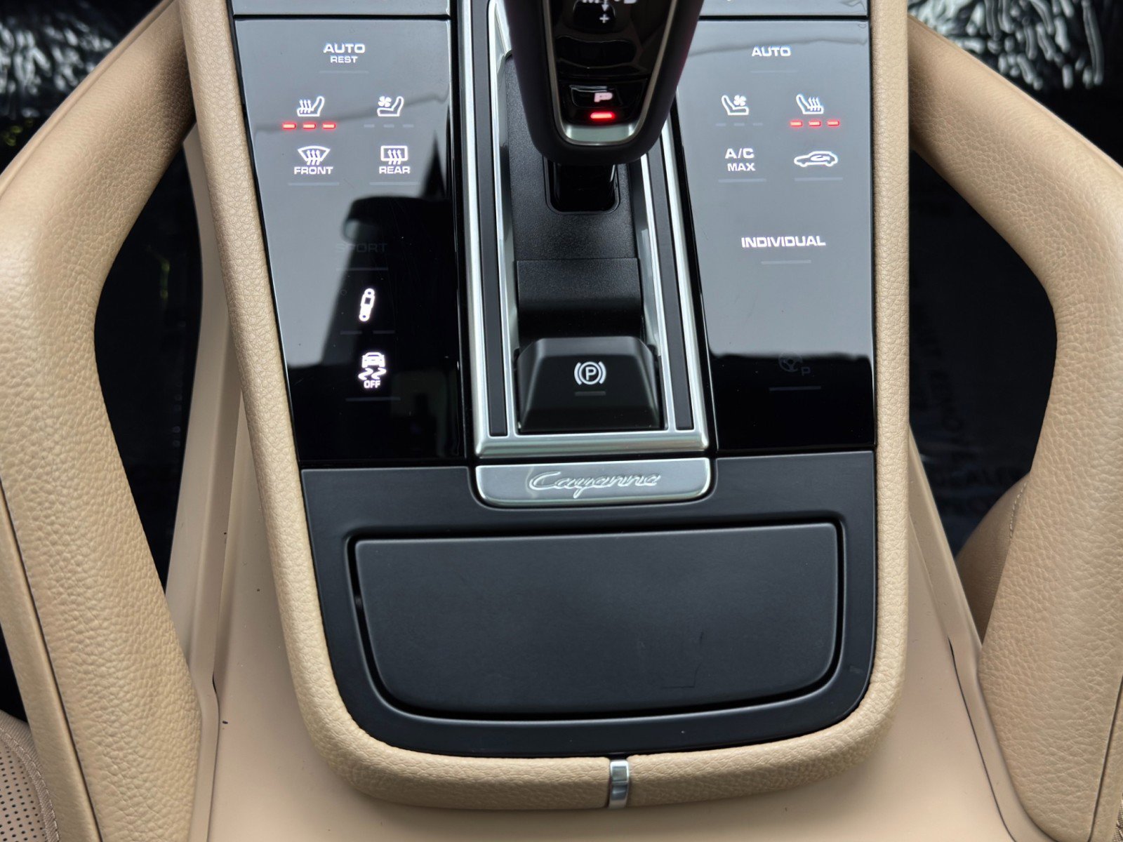 Used 2019 Porsche Cayenne E-Hybrid image 32