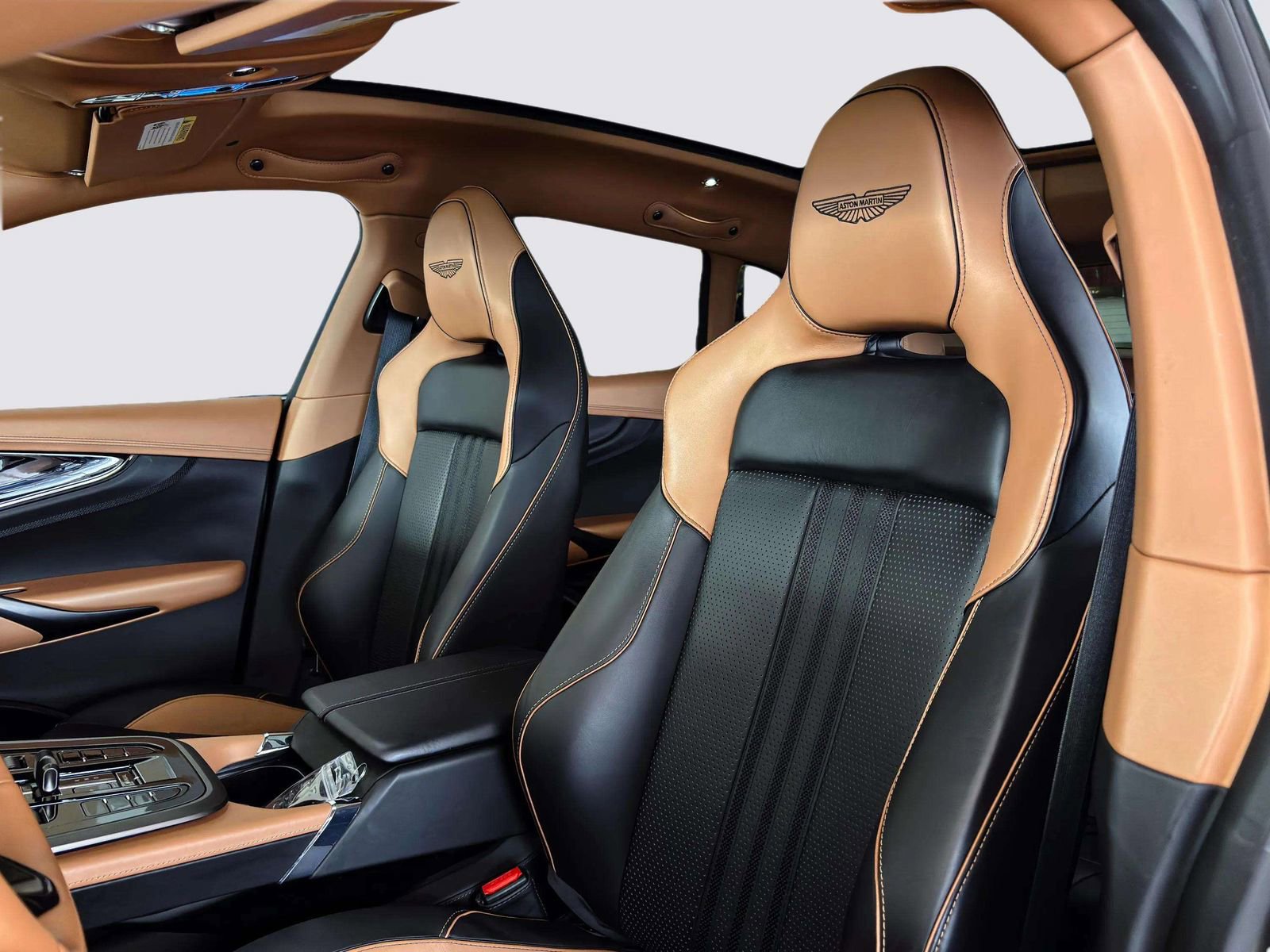 Used 2025 Aston Martin DBX 707 image 15