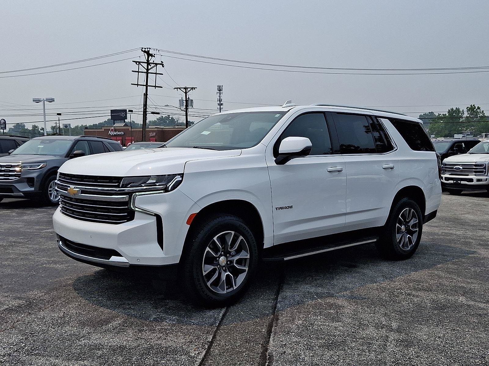 Used 2024 Chevrolet Tahoe LT w/ LT Signature Package AWD/4WD image 3