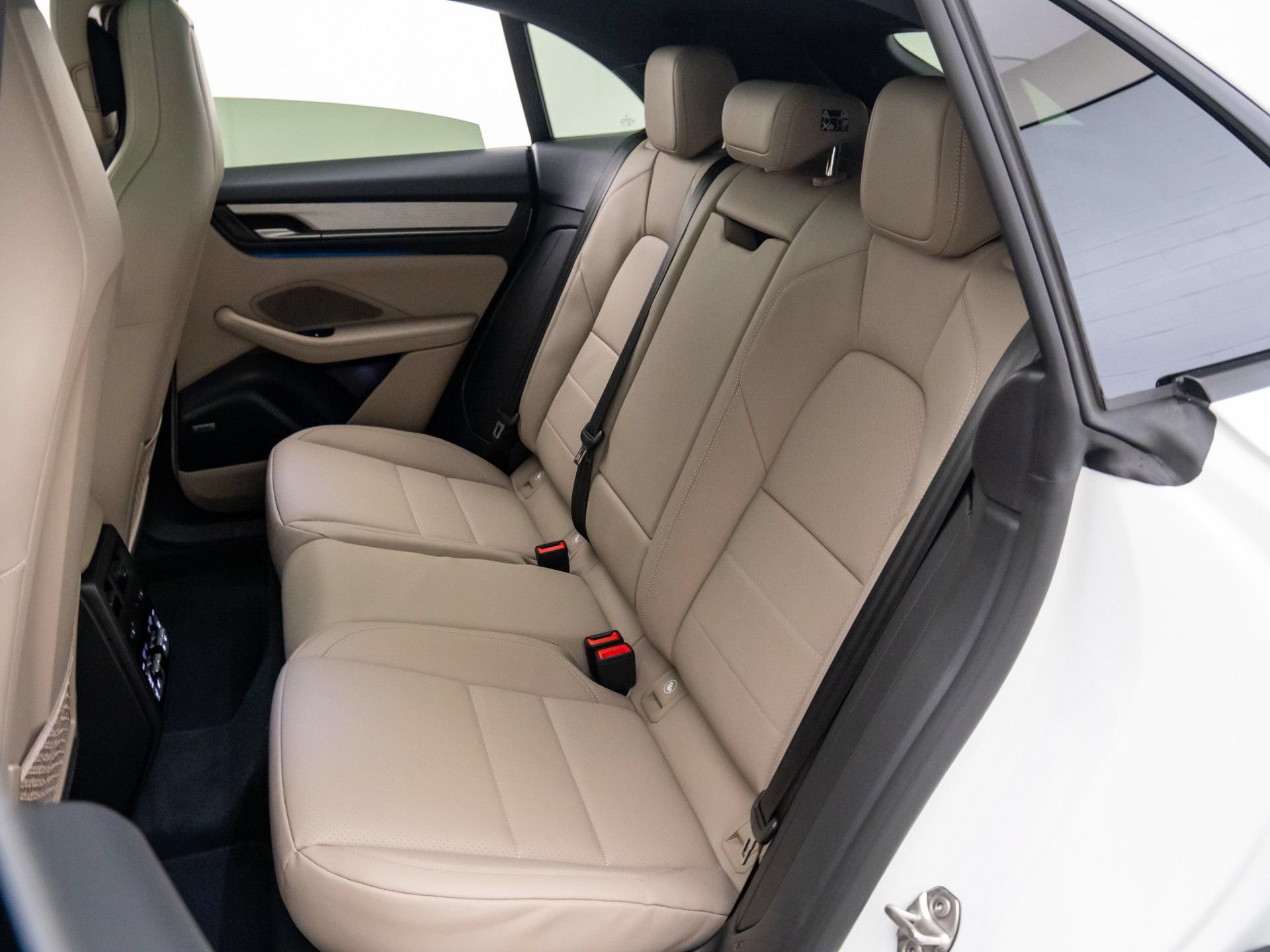 New 2026 Porsche Macan 4 Electric AWD/4WD image 18