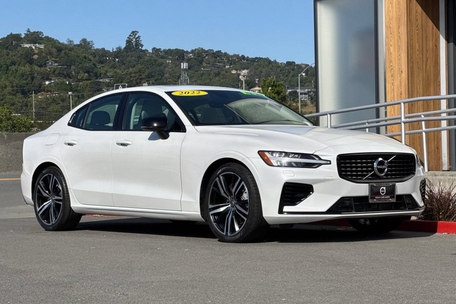 Used 2022 Volvo S60 T8 R-Design Expression w/ Premium Package AWD/4WD image 9