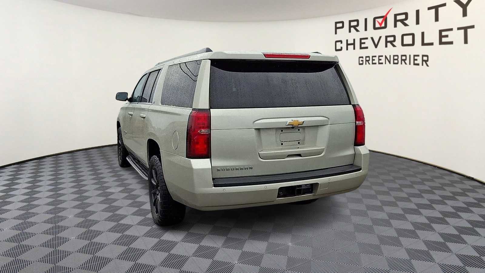 Used 2017 Chevrolet Suburban LT image 7