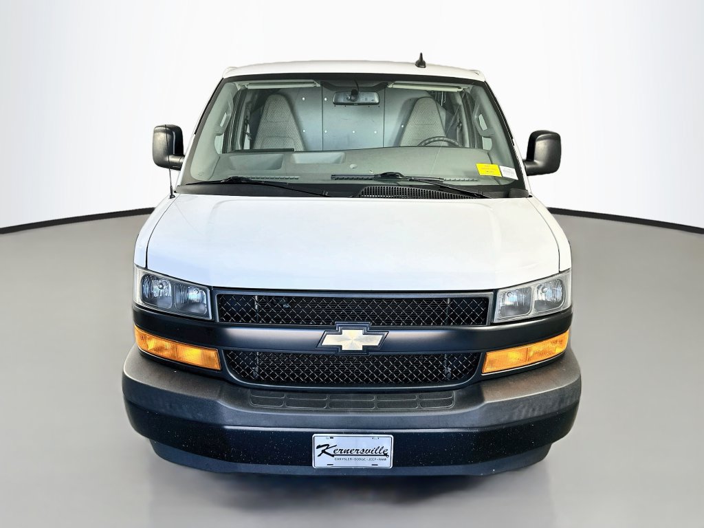 Used 2021 Chevrolet Express 2500 RWD image 2