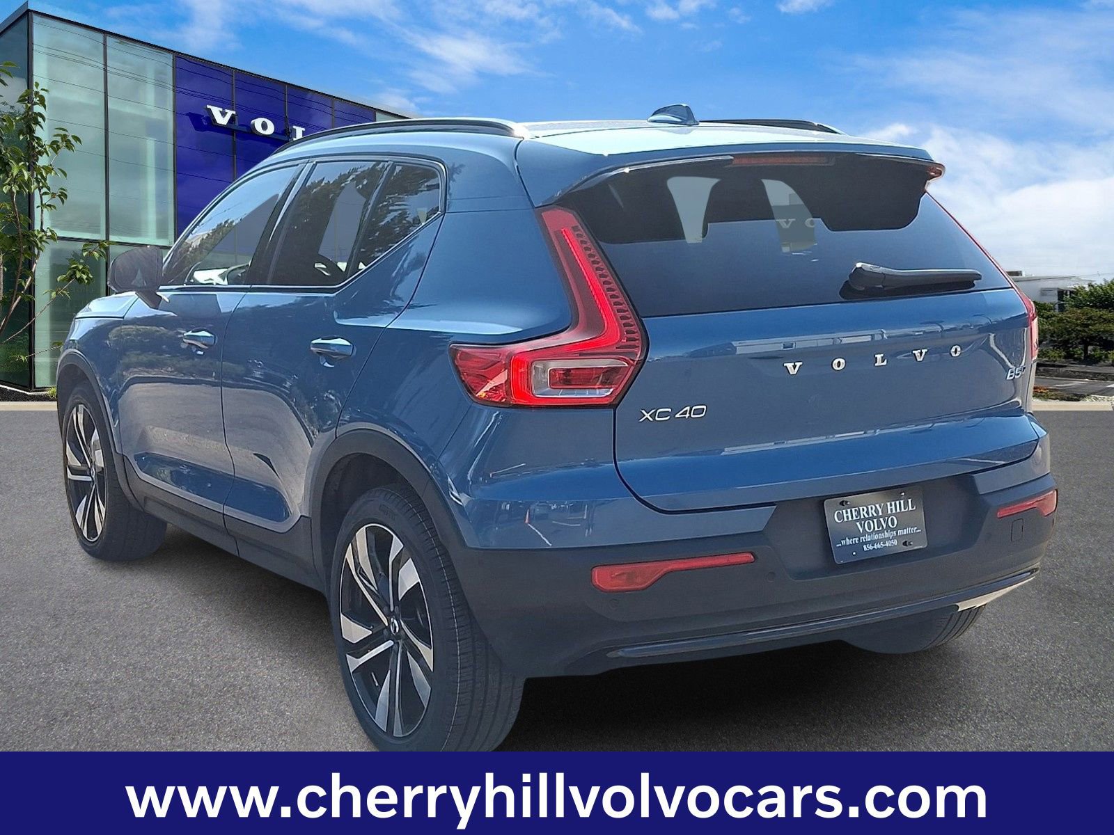 Certified 2023 Volvo XC40 B5 Plus w/ Driver Assist Package image 5
