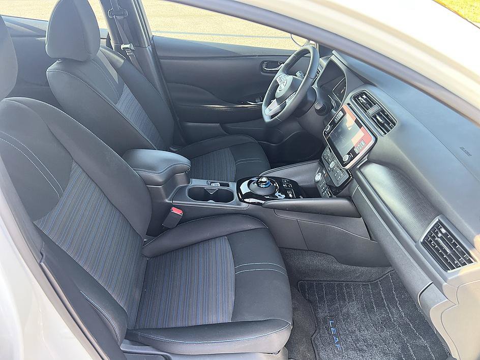 Certified 2025 Nissan Leaf SV Plus FWD image 17