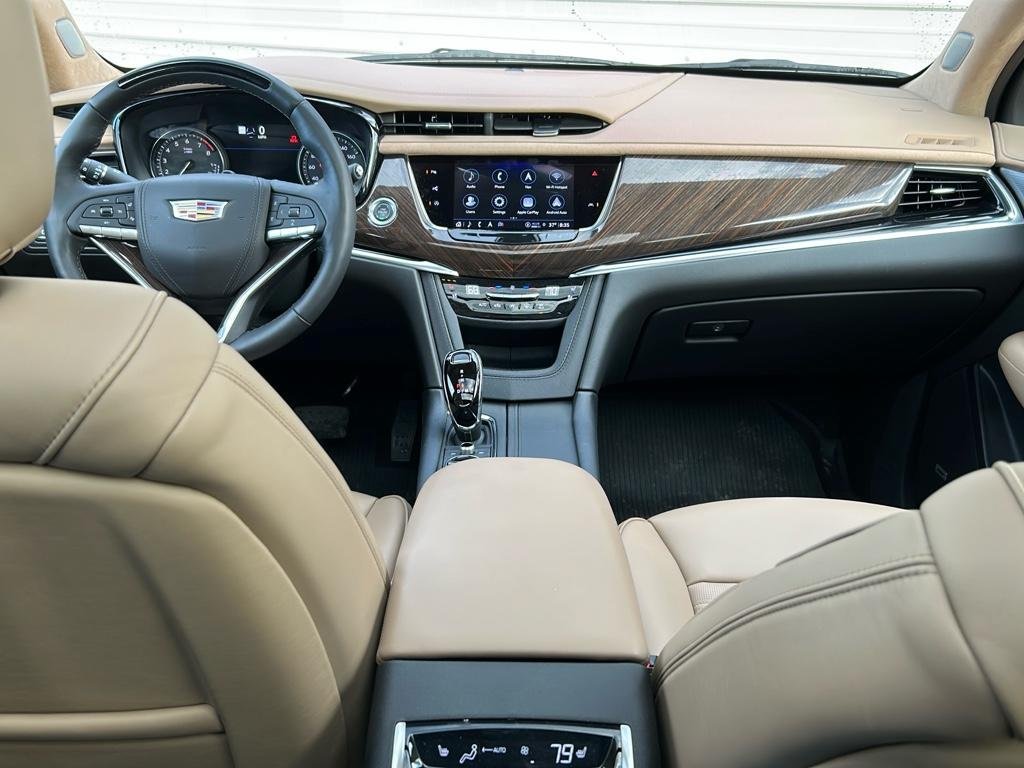 Used 2025 Cadillac XT6 Premium Luxury w/ Platinum Package FWD image 11