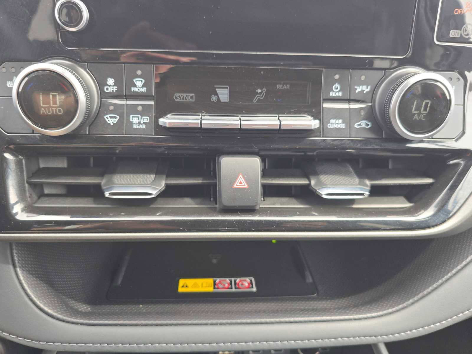 Certified 2025 Toyota Highlander XLE FWD image 29