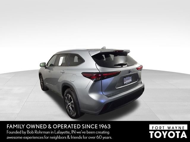 Used 2024 Toyota Highlander XLE AWD/4WD image 9