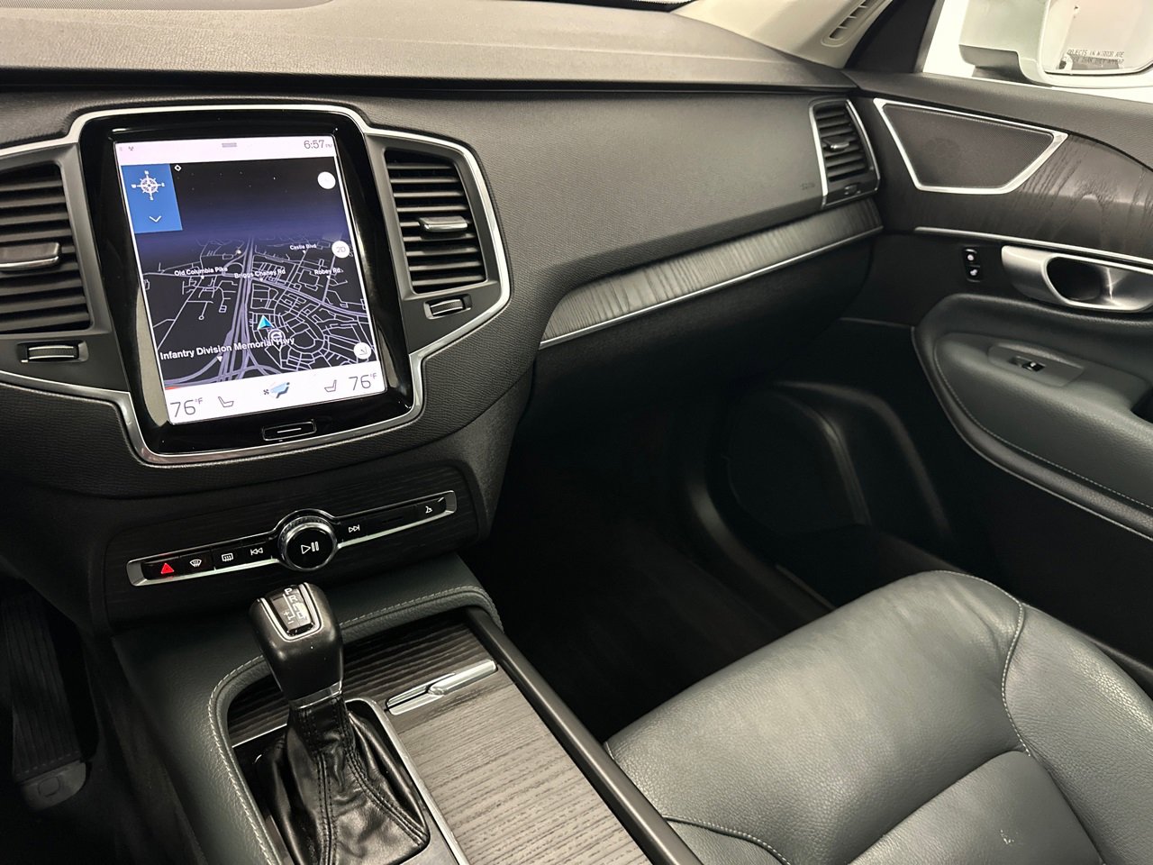 Used 2020 Volvo XC90 T6 Momentum w/ Protection Package Premier image 27