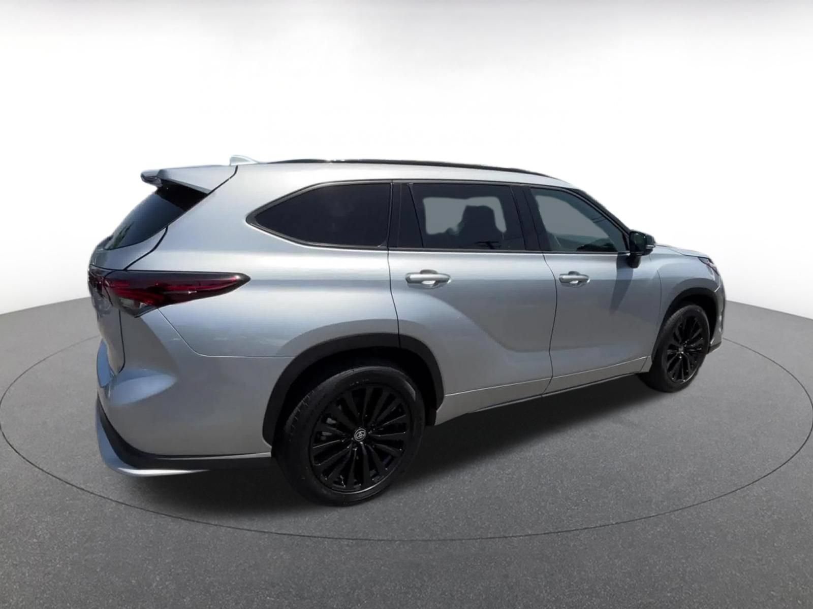 Used 2025 Toyota Highlander XSE AWD/4WD image 14