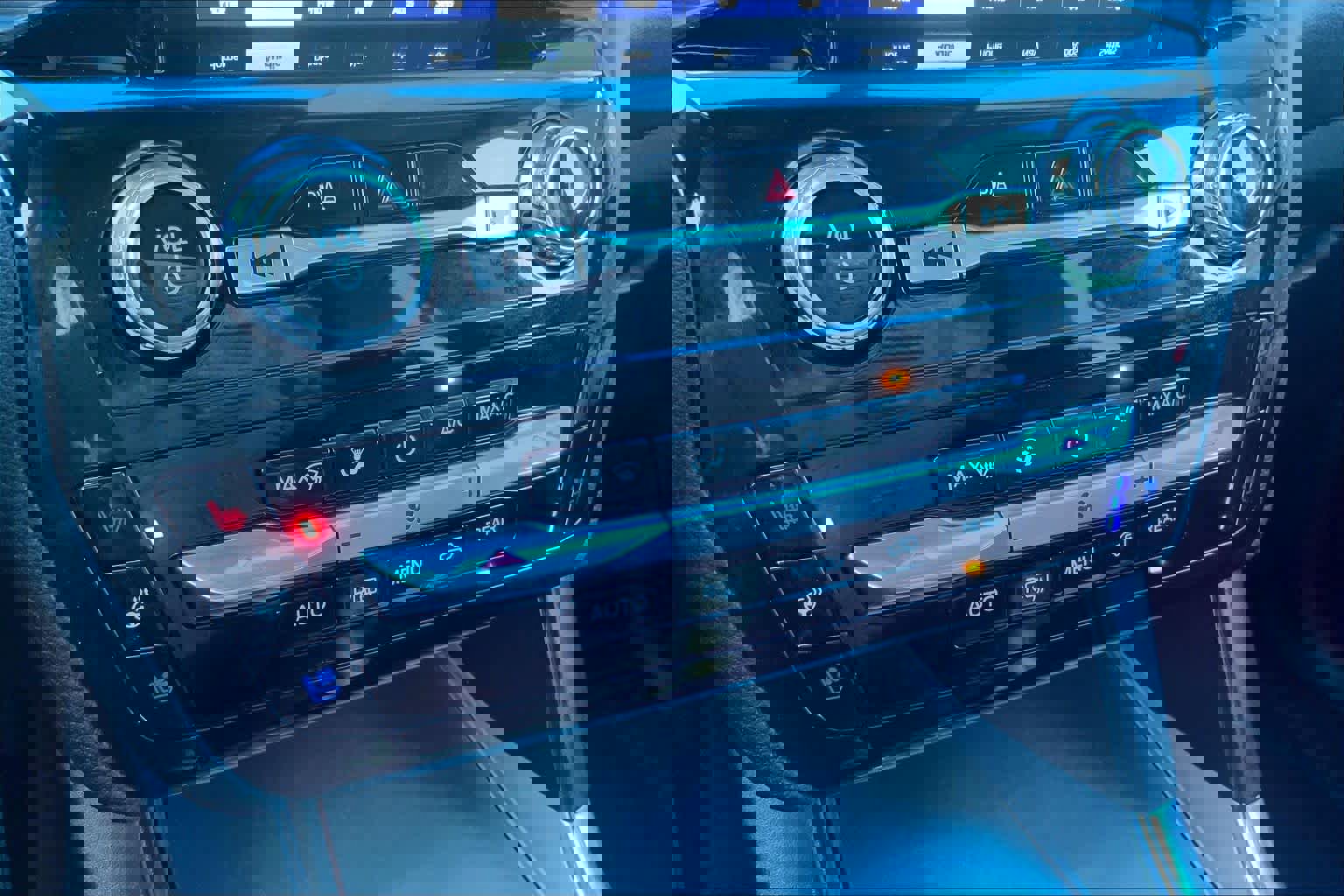 Used 2023 Ford Explorer Limited w/ Limited Technology Package image 34