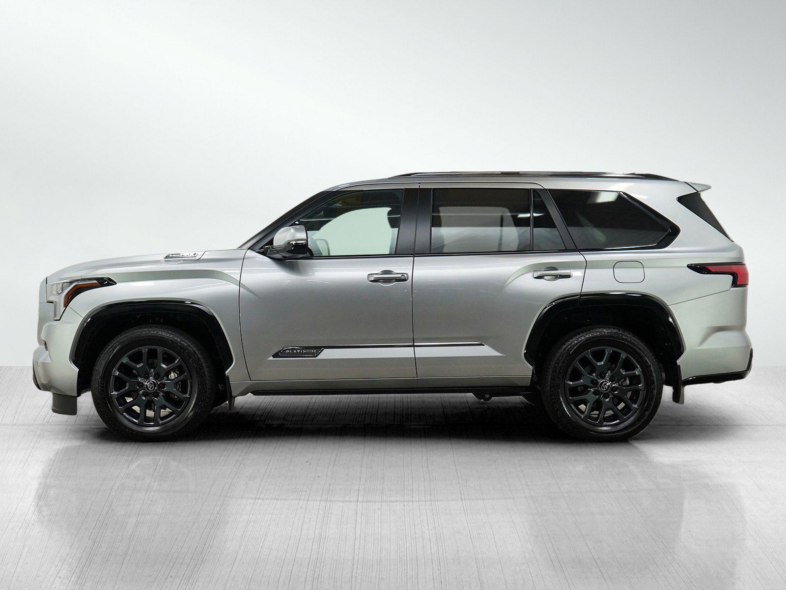 Used 2026 Toyota Sequoia Platinum AWD/4WD image 2