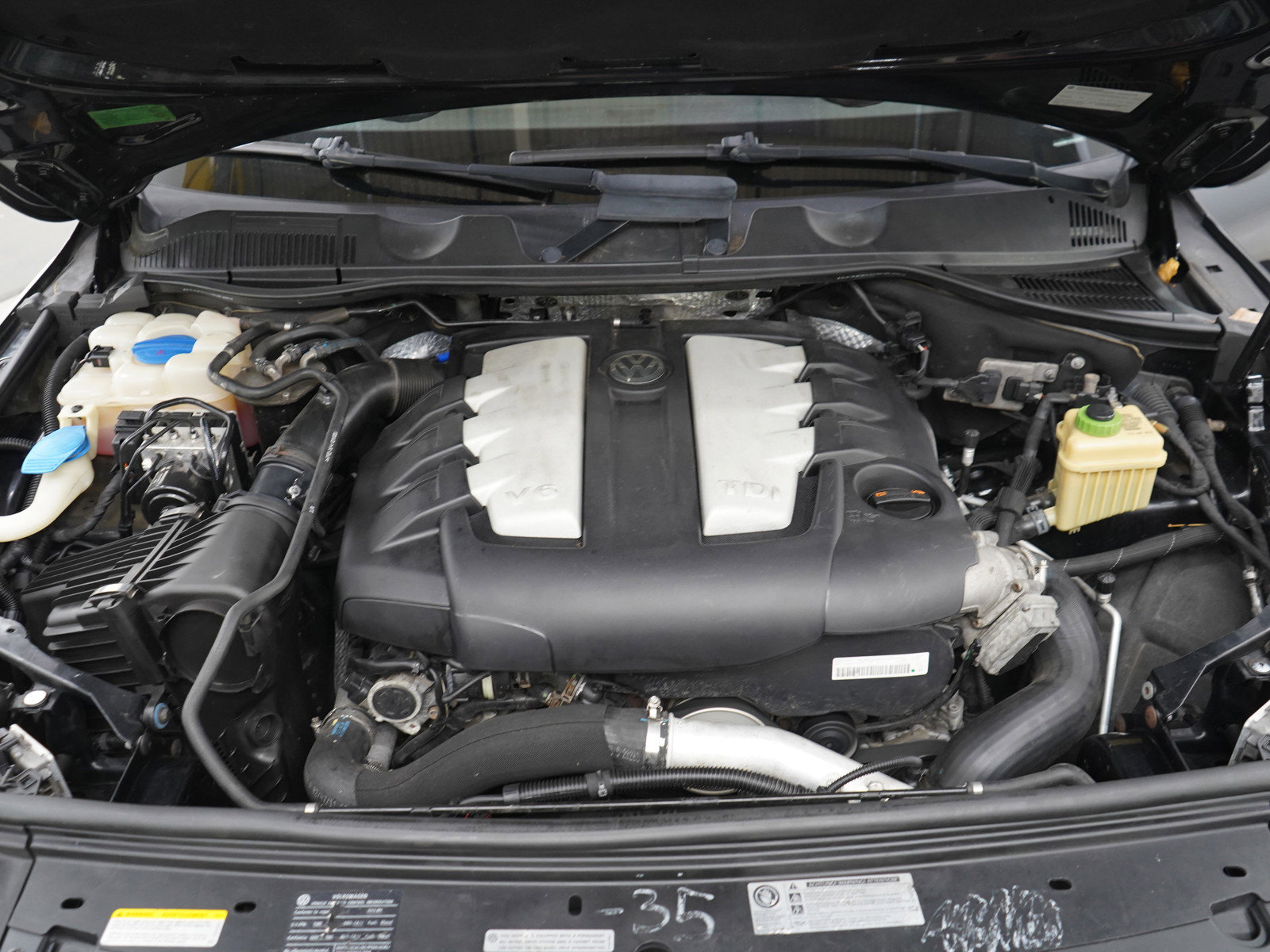 Used 2012 Volkswagen Touareg Executive image 32