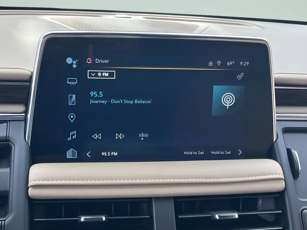 Used 2024 Chevrolet Suburban Premier image 20