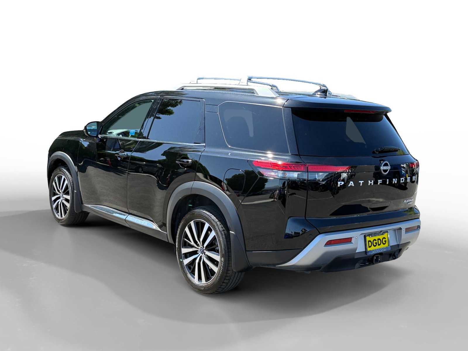 Used 2025 Nissan Pathfinder Platinum w/ Cargo Package AWD/4WD image 3