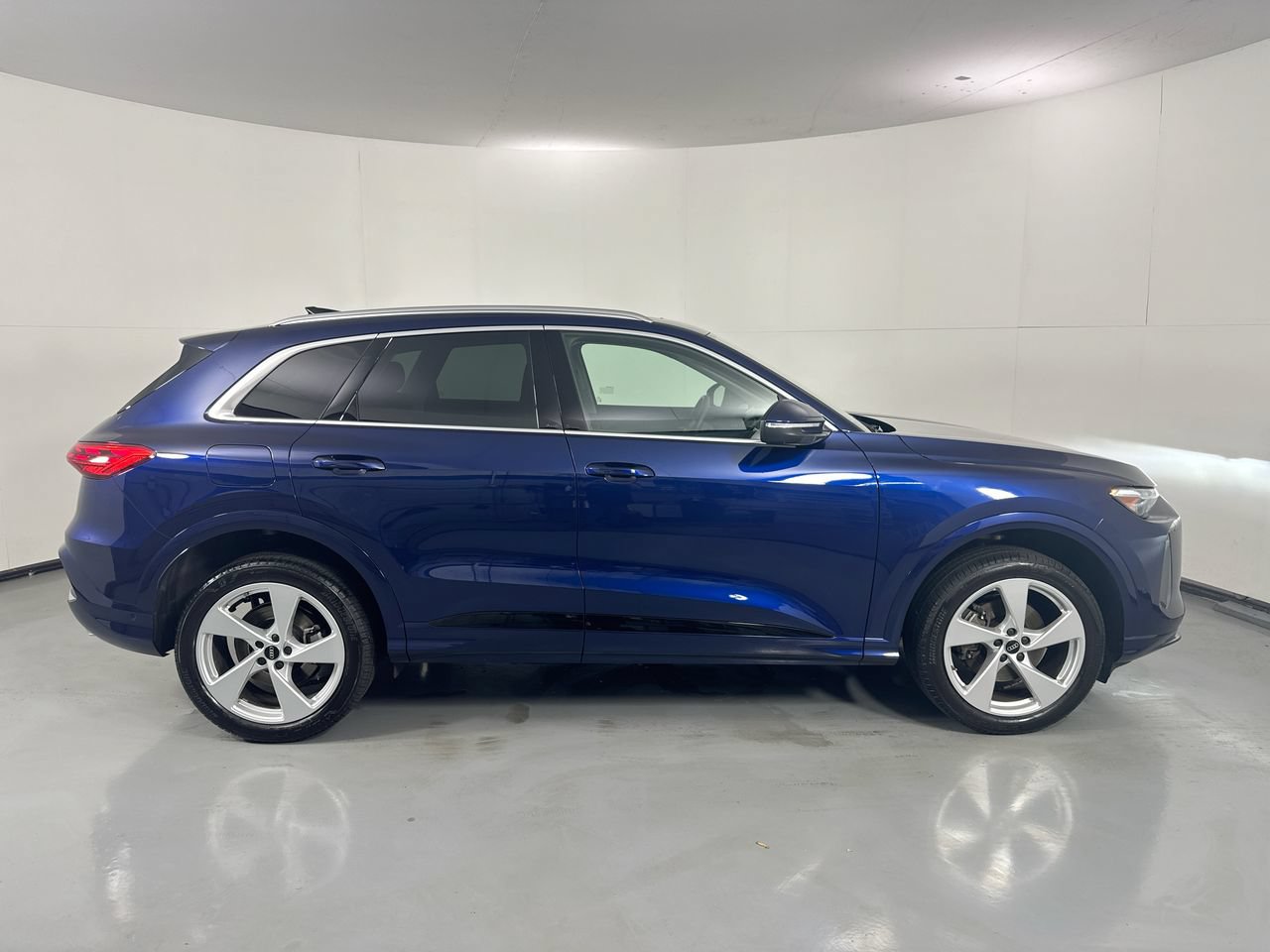 Used 2025 Audi Q5 Premium Plus w/ Premium Plus AWD/4WD image 37