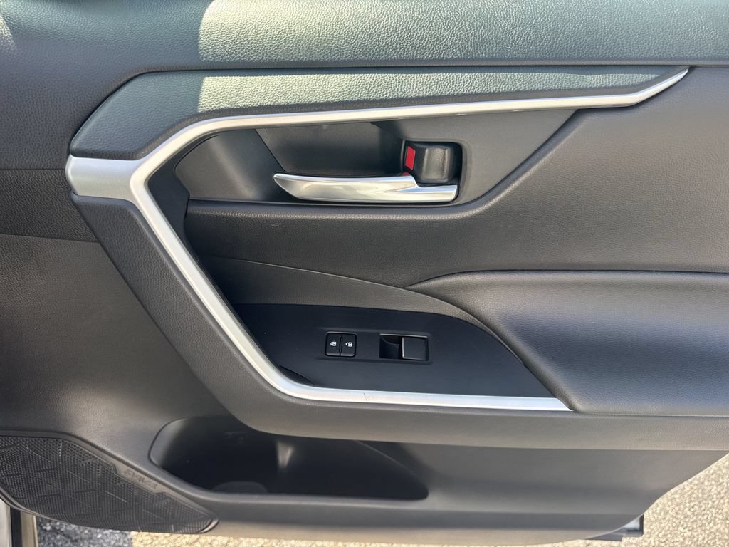 Used 2021 Toyota RAV4 XLE Premium FWD image 14