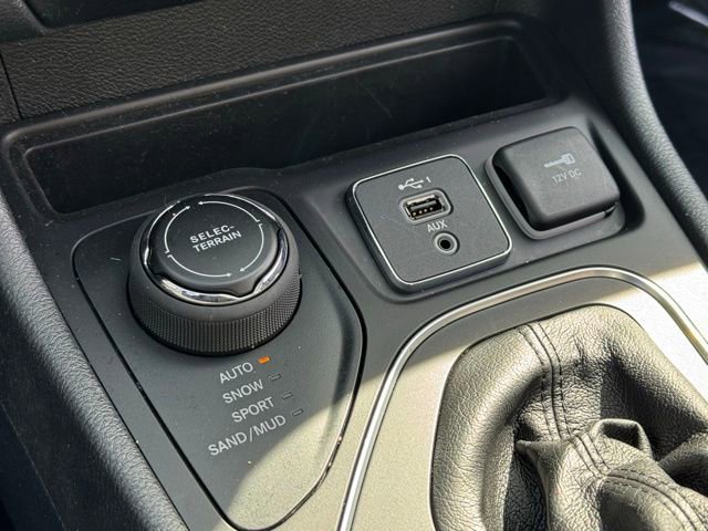 Used 2020 Jeep Cherokee High Altitude AWD/4WD image 16