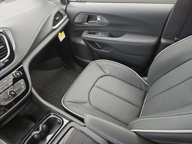 New 2026 Chrysler Pacifica Limited w/ S Appearance Package image 20