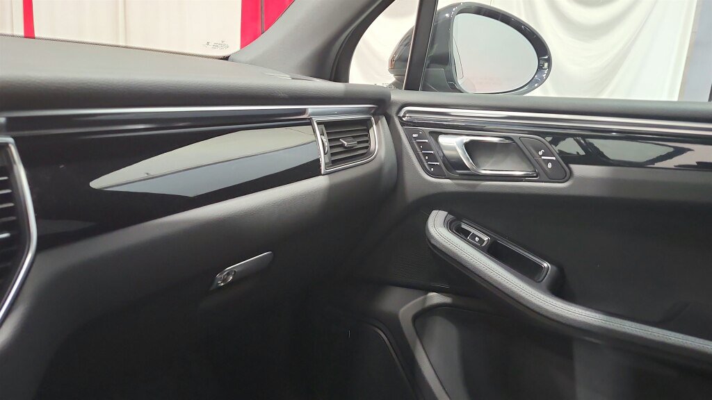 Used 2017 Porsche Macan S AWD/4WD image 37