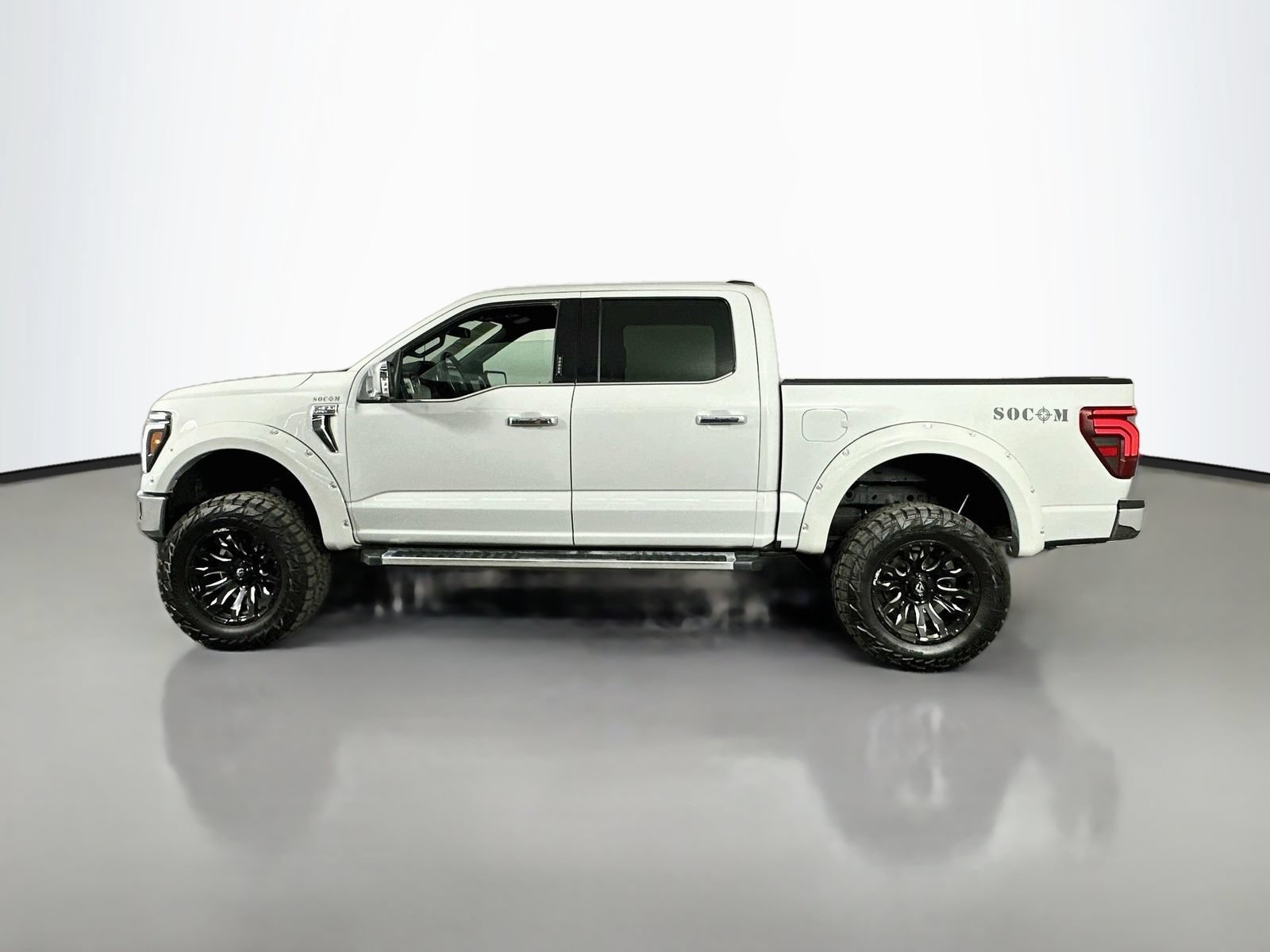 Used 2024 Ford F150 Lariat w/ Tow/Haul Package AWD/4WD image 5