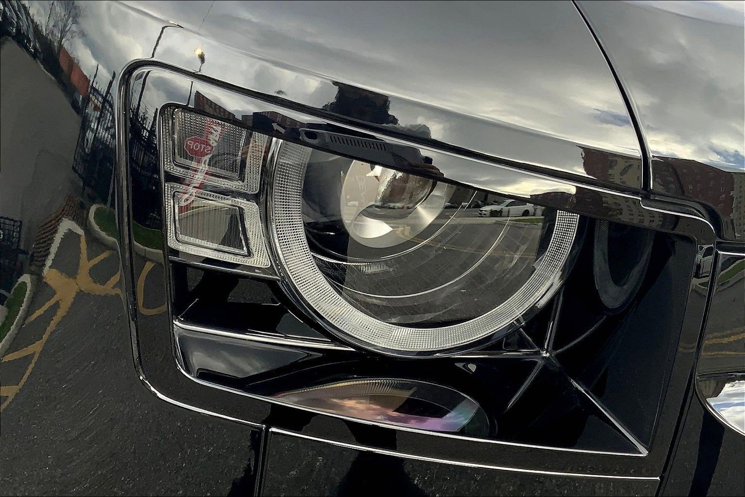 Used 2025 Land Rover Defender 110 S image 27