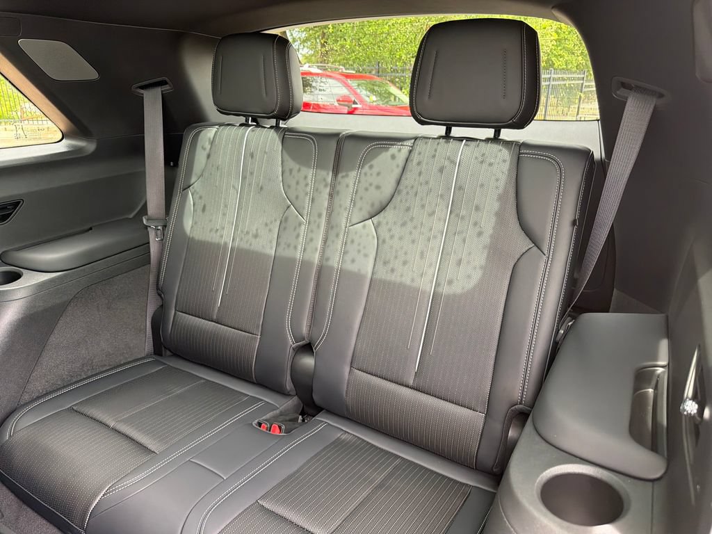 New 2027 Cadillac Vistiq Luxury w/ LPO, Floor Liner Package AWD/4WD image 37