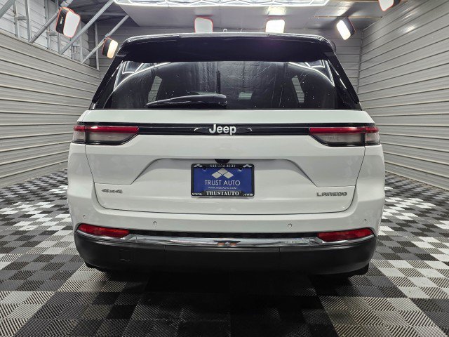 Used 2024 Jeep Grand Cherokee Laredo w/ Trailer Tow Package AWD/4WD image 7