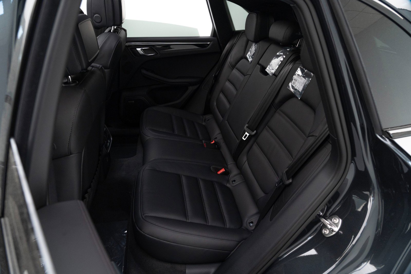 New 2025 Porsche Macan Turbo image 29