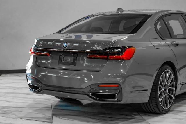 Used 2020 BMW 750i xDrive w/ Executive Package AWD/4WD image 13