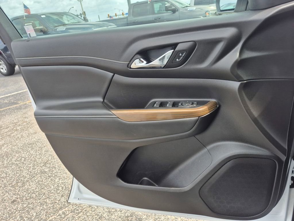 Used 2023 GMC Acadia SLE image 16