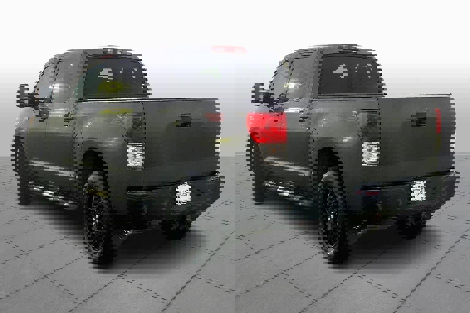 Used 2013 Toyota Tundra 4x4 CrewMax image 11