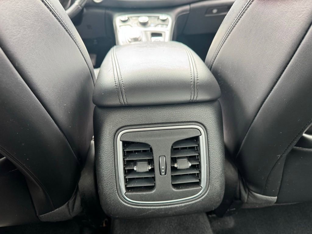 Used 2017 Chrysler 200 Limited Platinum w/ Comfort & Convenience Group FWD image 8