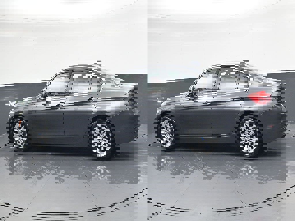 Used 2018 BMW 330i xDrive Sedan w/ Convenience Package image 6