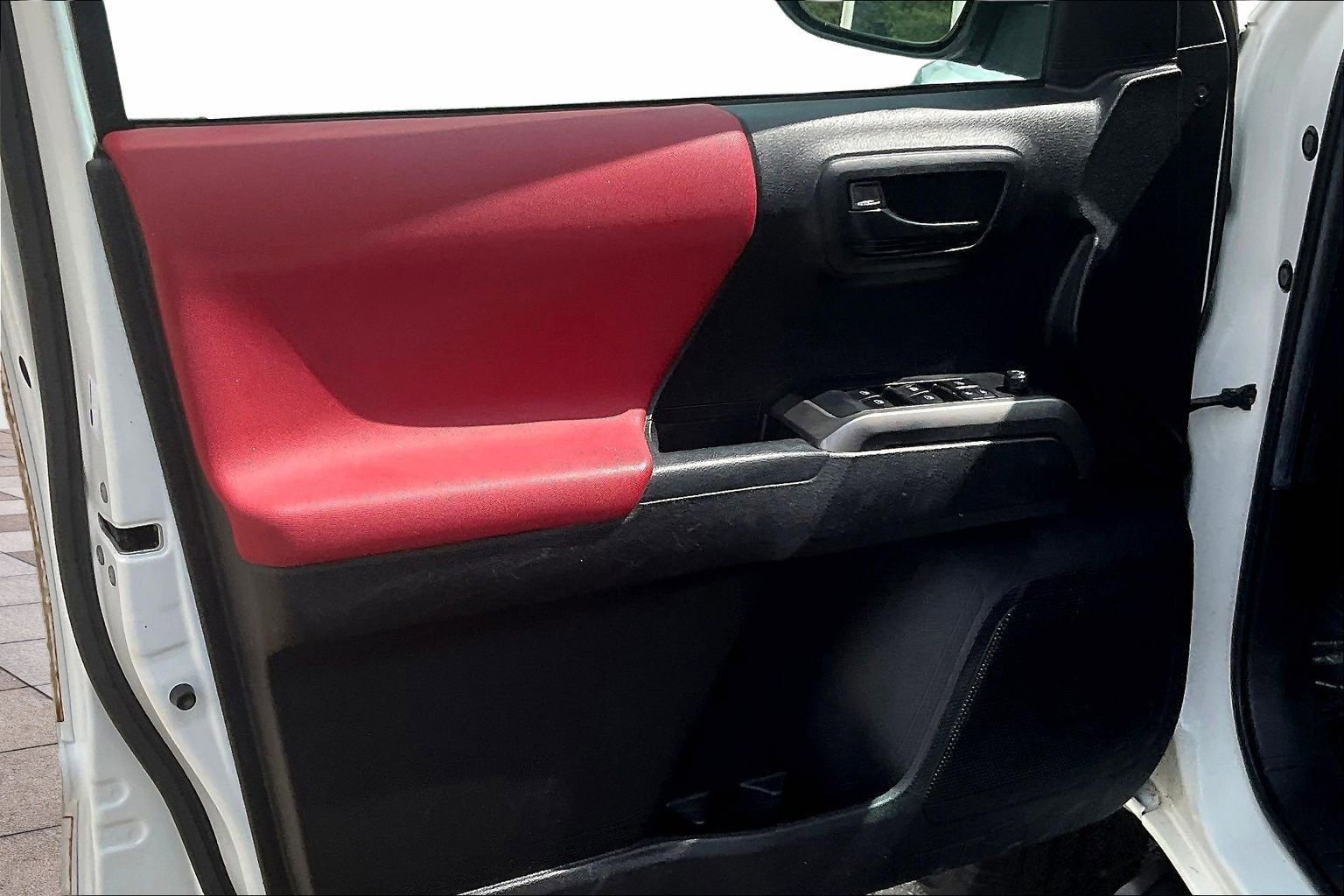 Used 2022 Toyota Tacoma SR5 w/ Technology Package RWD image 23