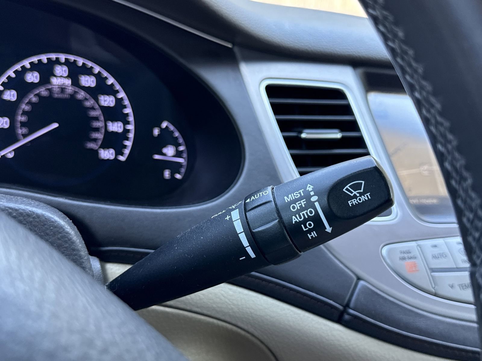 Used 2013 Hyundai Genesis 3.8 w/ Premium Pkg RWD image 25