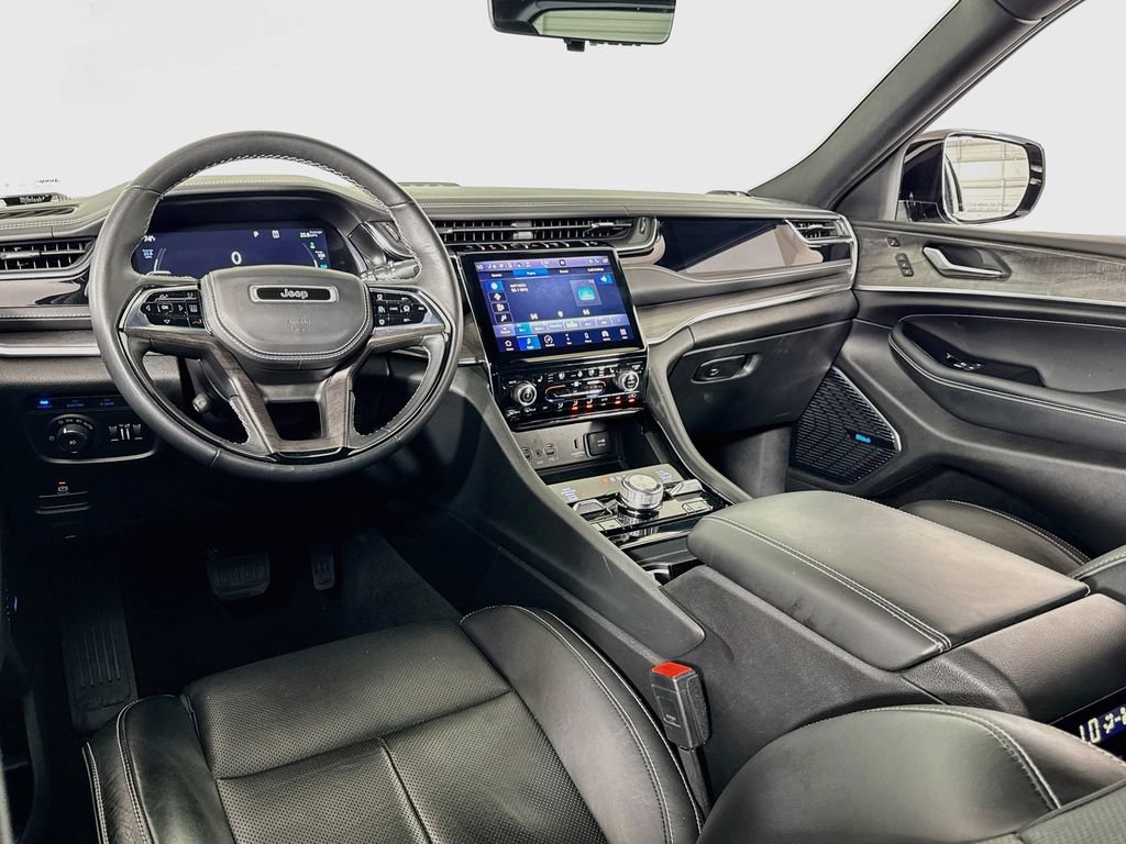 Used 2023 Jeep Grand Cherokee Overland w/ Advanced Protech Group III AWD/4WD image 32