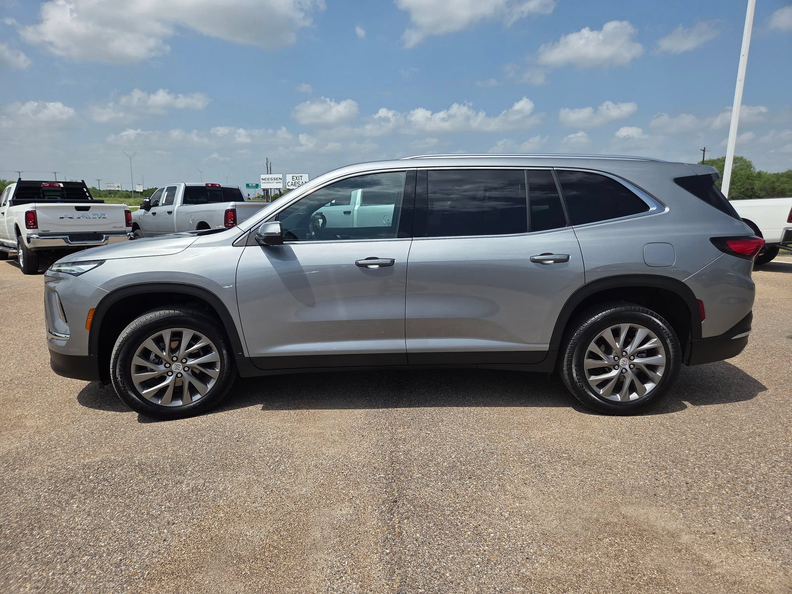 Used 2026 Buick Enclave Preferred FWD image 4