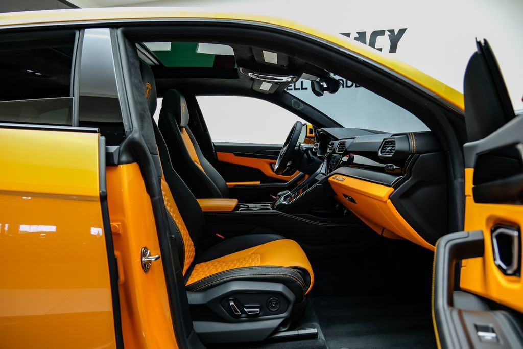 Used 2022 Lamborghini Urus AWD/4WD image 42